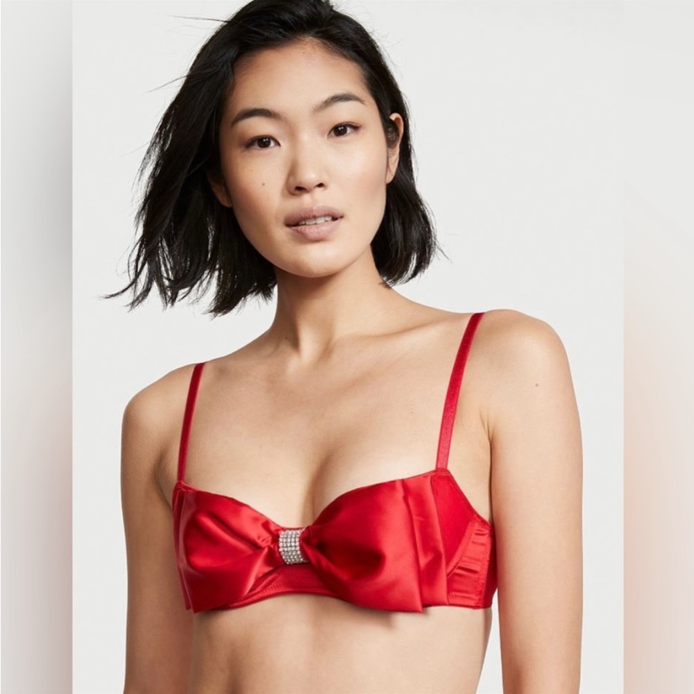 Victoria Secret Dream Angels
Wicked Unlined Bow Balconette Rhinestone Bra